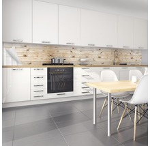 Bucătărie cu protecție împotriva stropilor cu aspect de lemn