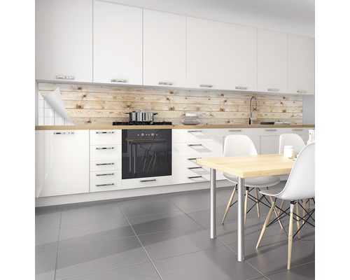 Bucătărie cu protecție împotriva stropilor cu aspect de lemn