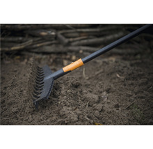 Greblă universală Fiskars Solid™ cu coada din aluminiu 12 dinti 160 cm