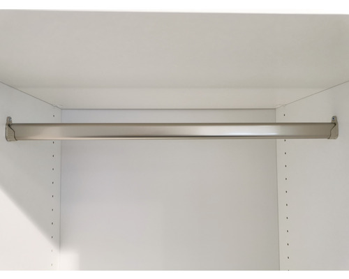 Amenajare interioară dulap cu bară metalică pentru haine