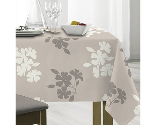Masă cu față de masă bej cu model floral