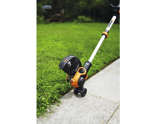 Mașină de tuns iarba cu roți pentru utilizare în grădină