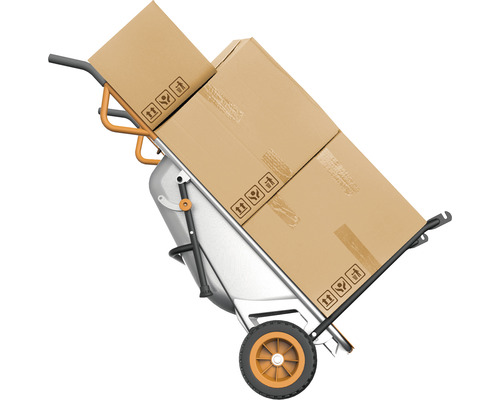 Cărucior cu cutii de carton stivuite pentru transport