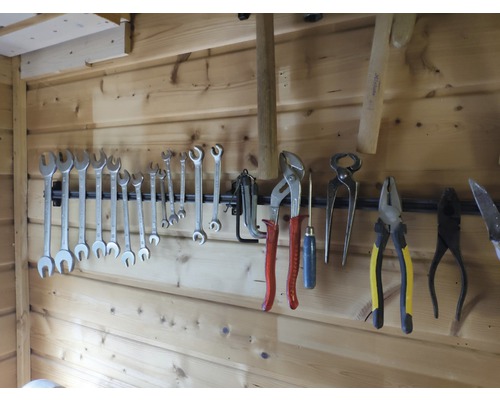 Panou de scule cu chei, clești și alte scule