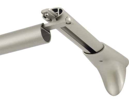 Prim-plan cu bară de perdea cu suport