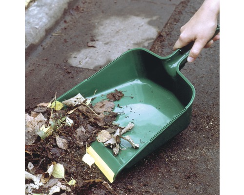 Făraș cu frunze și pământ