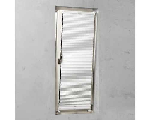 Rulou plisată pe fereastră pentru reglarea luminii