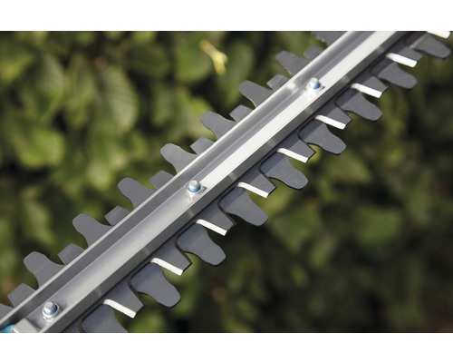 Detalii cu bara de tăiere a unui gard viu