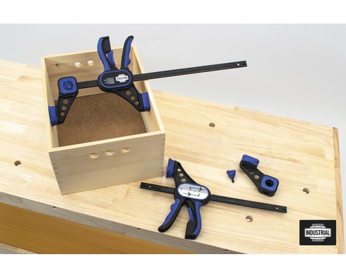 Banc de lucru cu cutie din lemn și cleme de prindere cu o singură mână