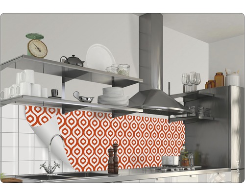 Bucătărie cu folie de protecție împotriva stropilor cu model