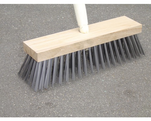 Mătură cu corp din lemn și peri