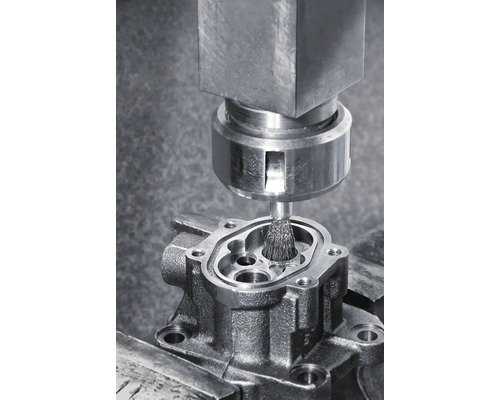 Piesă metalică prelucrată cu peria