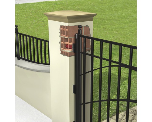 Stâlp de gard cu poartă și zidărie deschisă