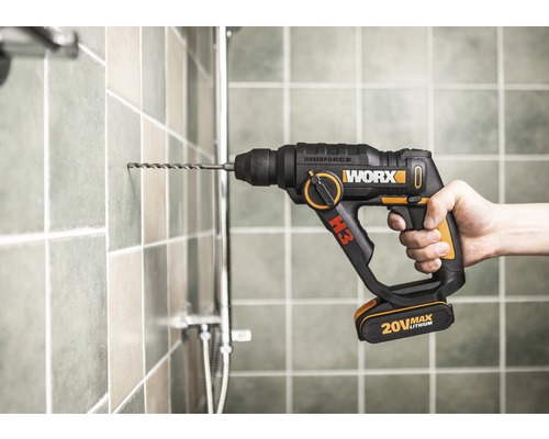 Mașină de găurit cu acumulator care găurește faianța