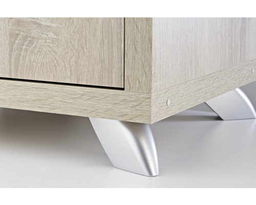 Imagine detaliată a unei piese de mobilier cu structură de lemn și picioare argintii