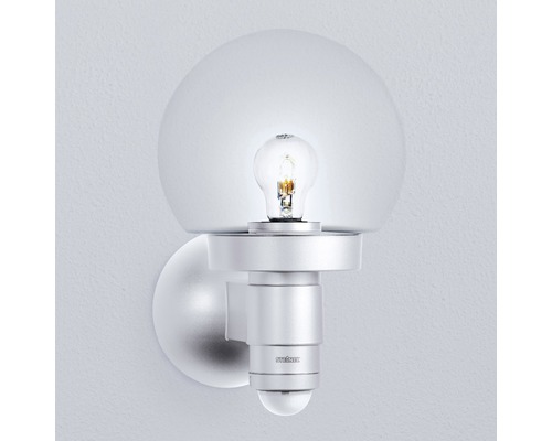 Lampa de exterior Steinel cu senzor de mișcare și bec