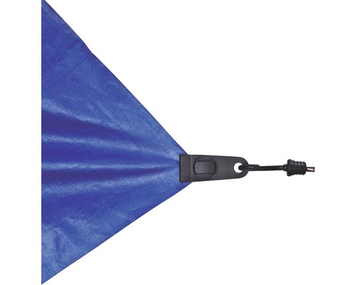 Imagine detaliată a unei prelate albastre cu element de fixare