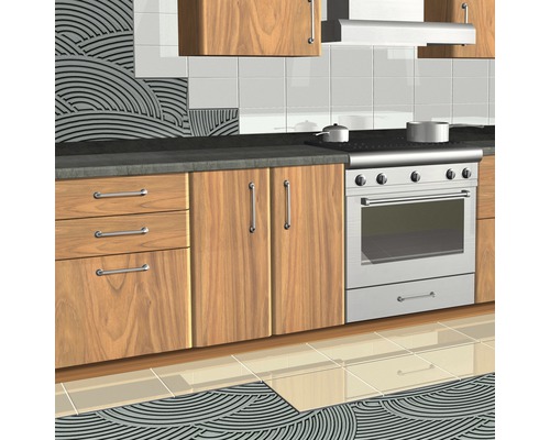 Bucătărie cu fronturi din lemn, aragaz, hotă și faianță