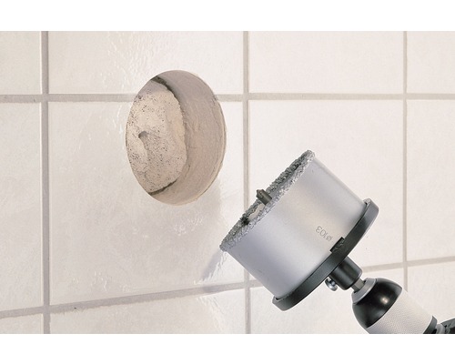 Burghiu pentru faianță găurește o faianță albă