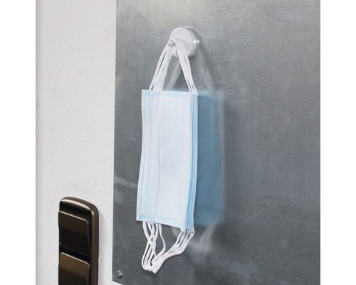 Stivă de măști de față pe suport magnetic