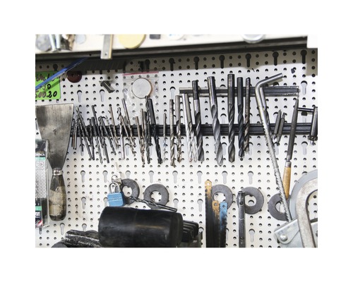 Panou de scule cu burghie, chei și alte instrumente