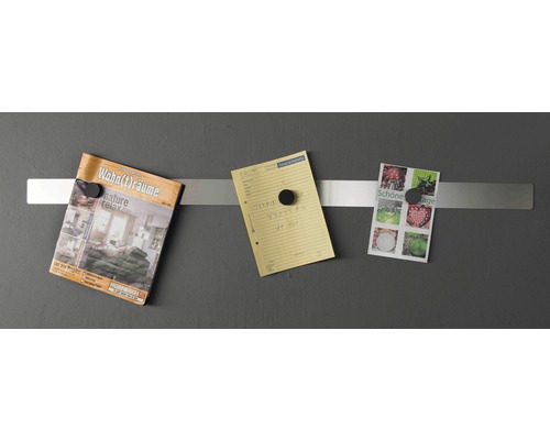 Bandă magnetică metalică cu magneți și note atașate