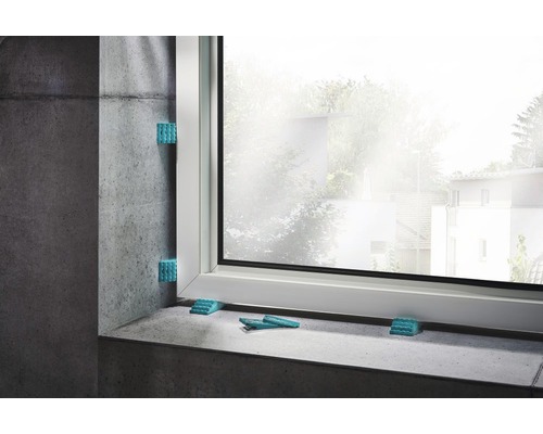 Fereastră cu pene de montaj pentru instalare