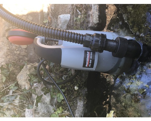 Pompa pentru ape murdare Pattfield PE-SW 3030 în funcțiune