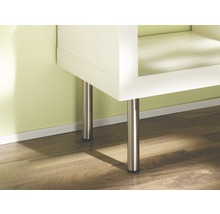 Prim-plan cu o piesă de mobilier cu picioare metalice