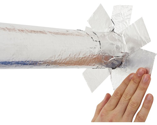 Secțiune de țeavă izolată cu bandă de aluminiu și mână