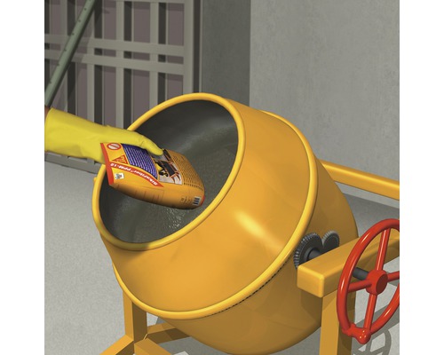 O persoană cu mănuși toarnă un sac de SikaFiber PPM-12 într-un mixer de beton.