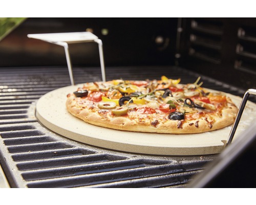 Pizza pe piatră de pizza în grătar