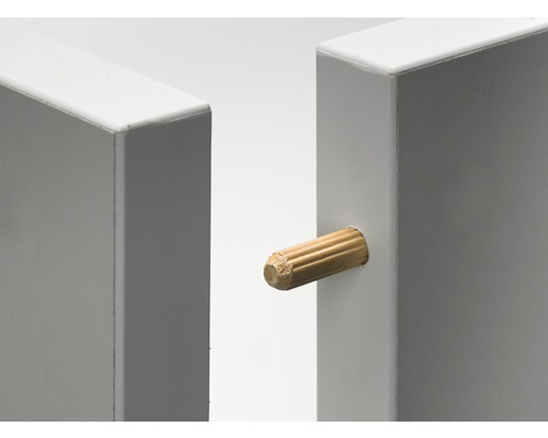 Diblă din lemn între două piese de lucru albe