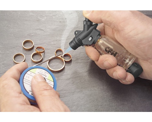 Lipirea inelelor de cupru cu arzător cu gaz și fir de lipit