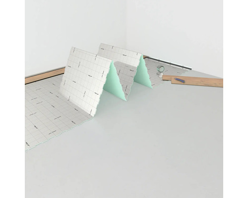 Montarea substratului izolant în cameră.