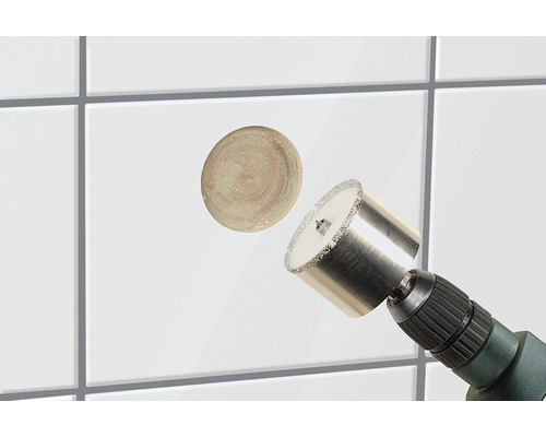 Burghiu pentru faianță utilizat pe o faianță de perete