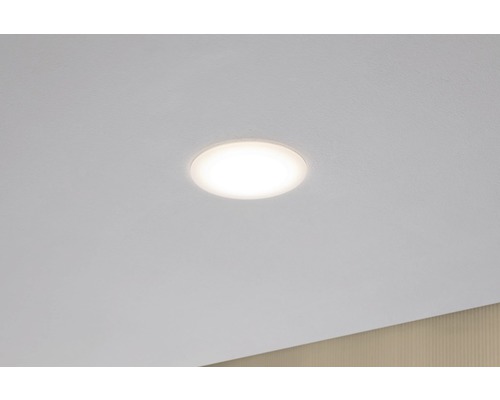 Lumină de plafon rotundă într-un tavan