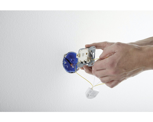 Instalarea unui întrerupător de lumină fără fir pe o cutie de perete