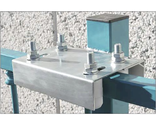 Bază metalică pentru stâlp cu șuruburi