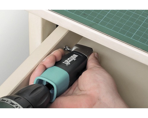 Adaptor unghiular Wolfcraft pentru mașina de găurit în uz