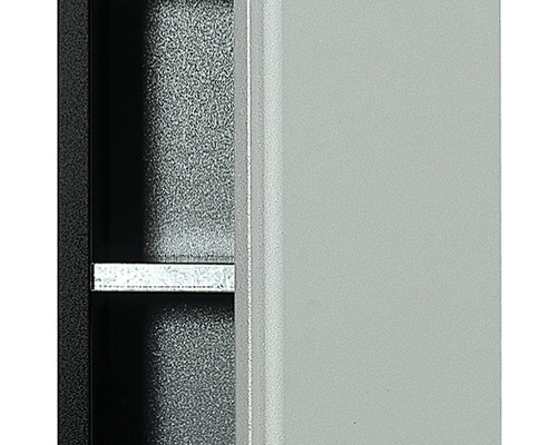 Detaliu dulap din oțel cu raft