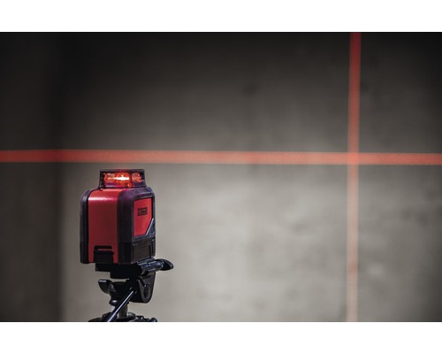 Laser cu linii încrucișate pe trepied cu linii laser pe perete