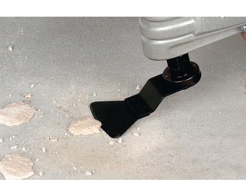 Unealtă multifuncțională cu atașament de spatulă la lucru