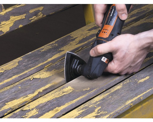 Unealtă electrică oscilantă utilizată pentru șlefuirea lemnului