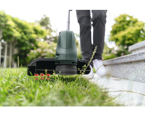 Mașină de tuns iarba utilizată pentru tunderea marginilor gazonului