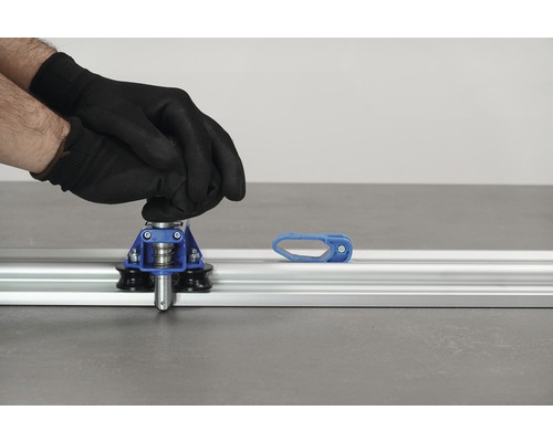 Tăietor de faianță utilizat cu mănuși pe șină de ghidare din aluminiu