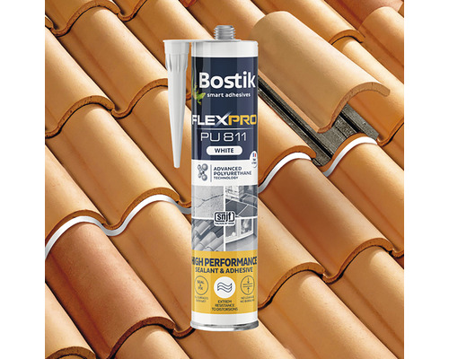 Cartuș de etanșant și adeziv Bostik Flex Pro PU 811 în fața țiglelor