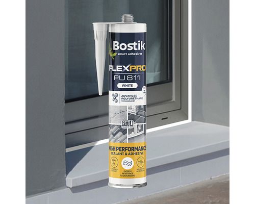 Cartuș de etanșant Bostik Flexpro PU 811 în fața ferestrei