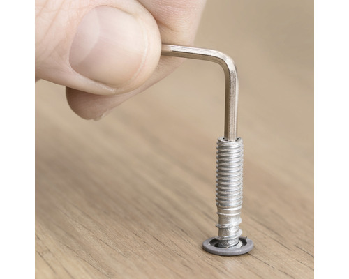 O cheie Allen este folosită pentru a strânge un șurub