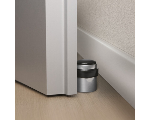 Oprirea ușii metalice la o ușă